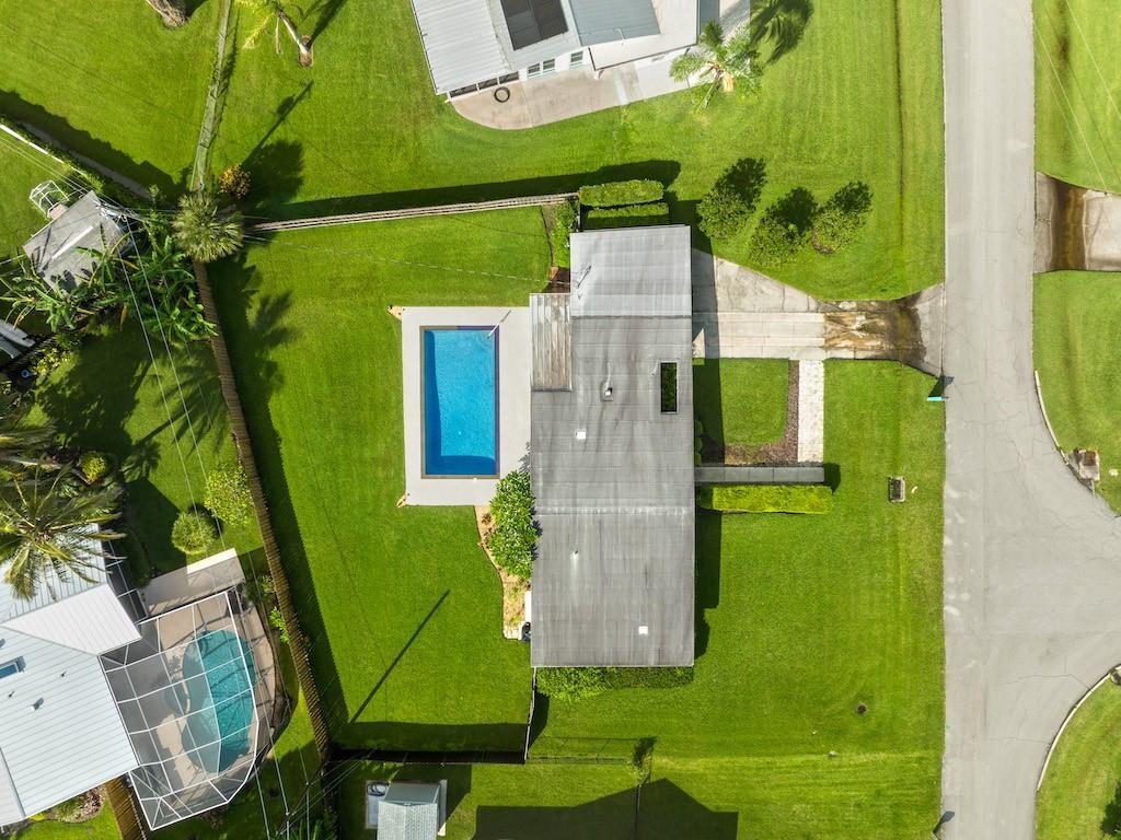 Top-down plan view of lot, pool, and house footprint